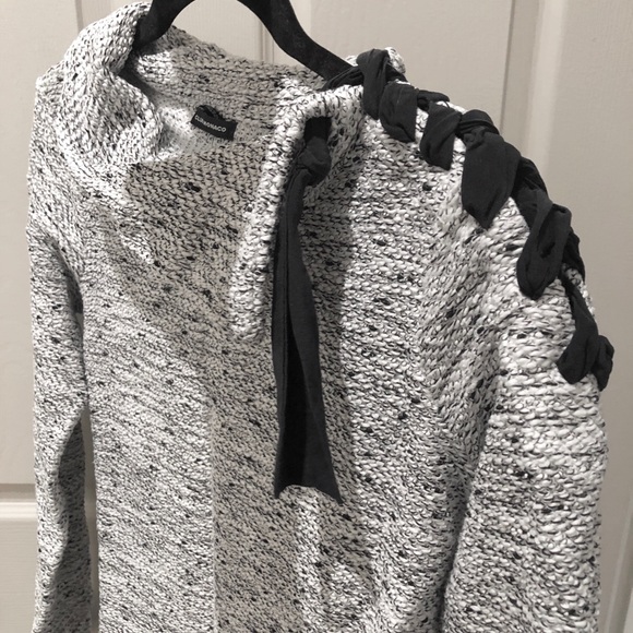 Club Monaco Knit S - Picture 2 of 3